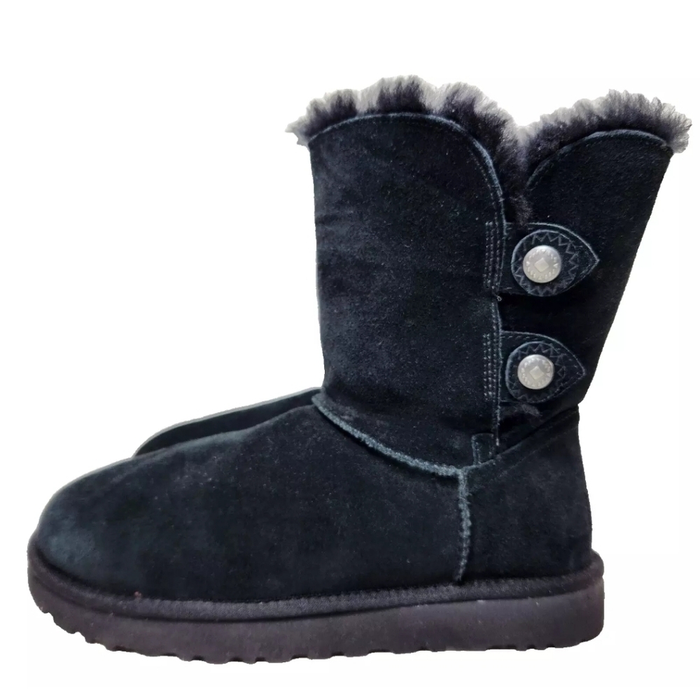 UGG Marciella II Genuine Sheepskin Waterproof Boots Sz 9 Snaps Classic Short